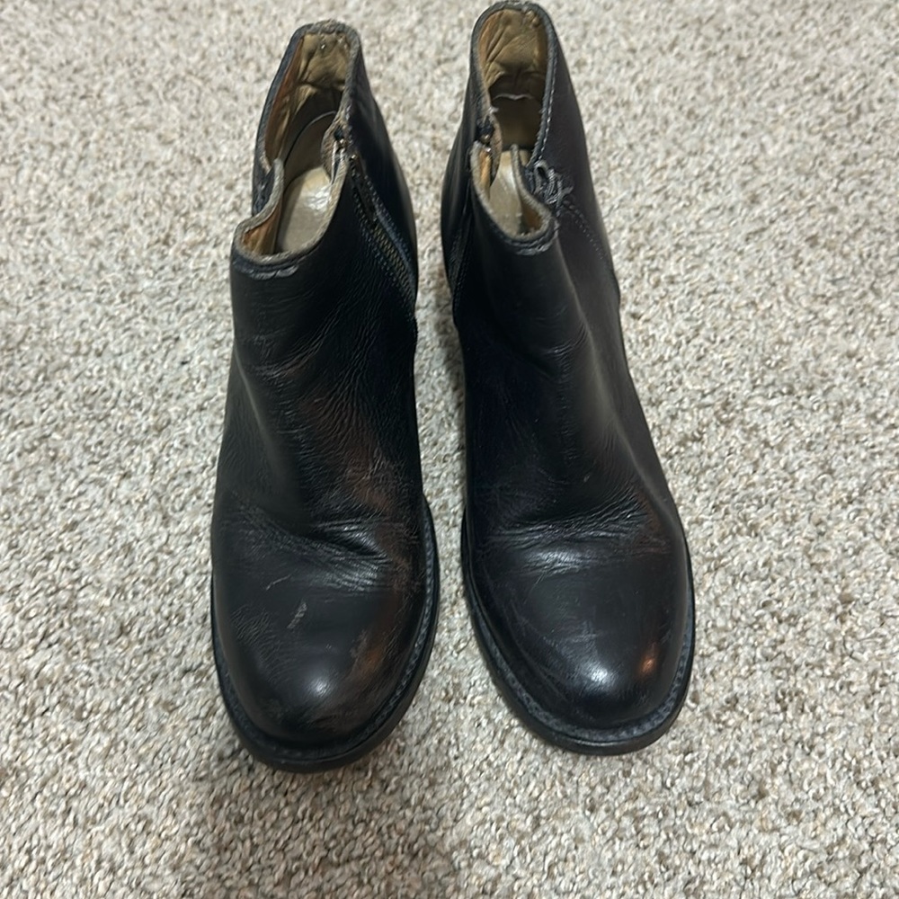 Black bedstu yell boots in used condition size 8